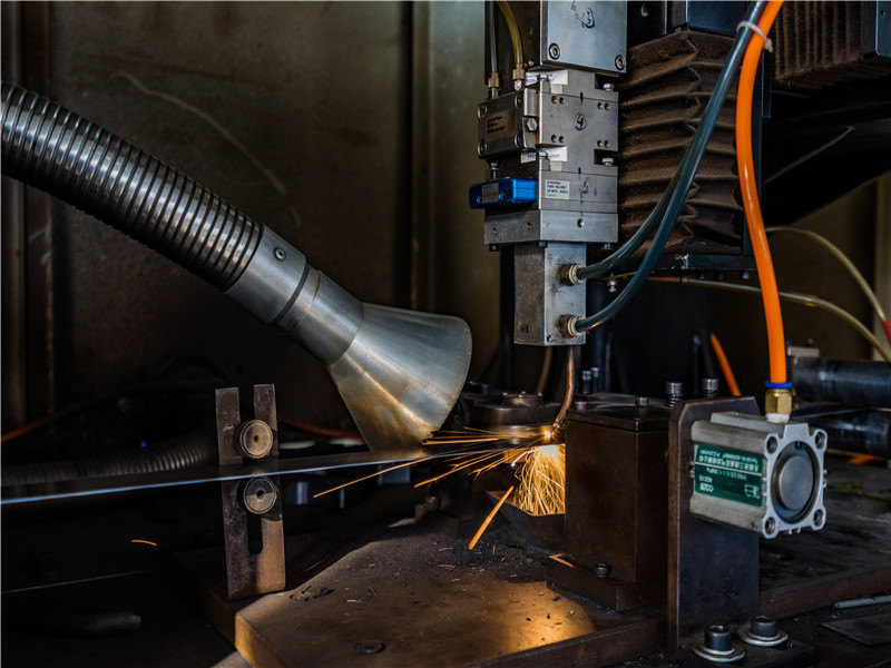 帶鋸床每日運用前要做好哪些保養工作？